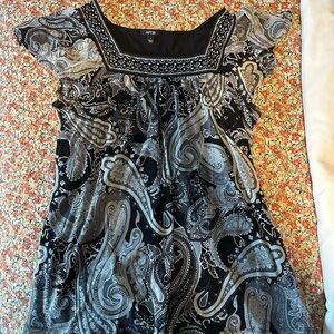 Apt. 9 Black and Gray Paisley Women's Top Excellent Condition